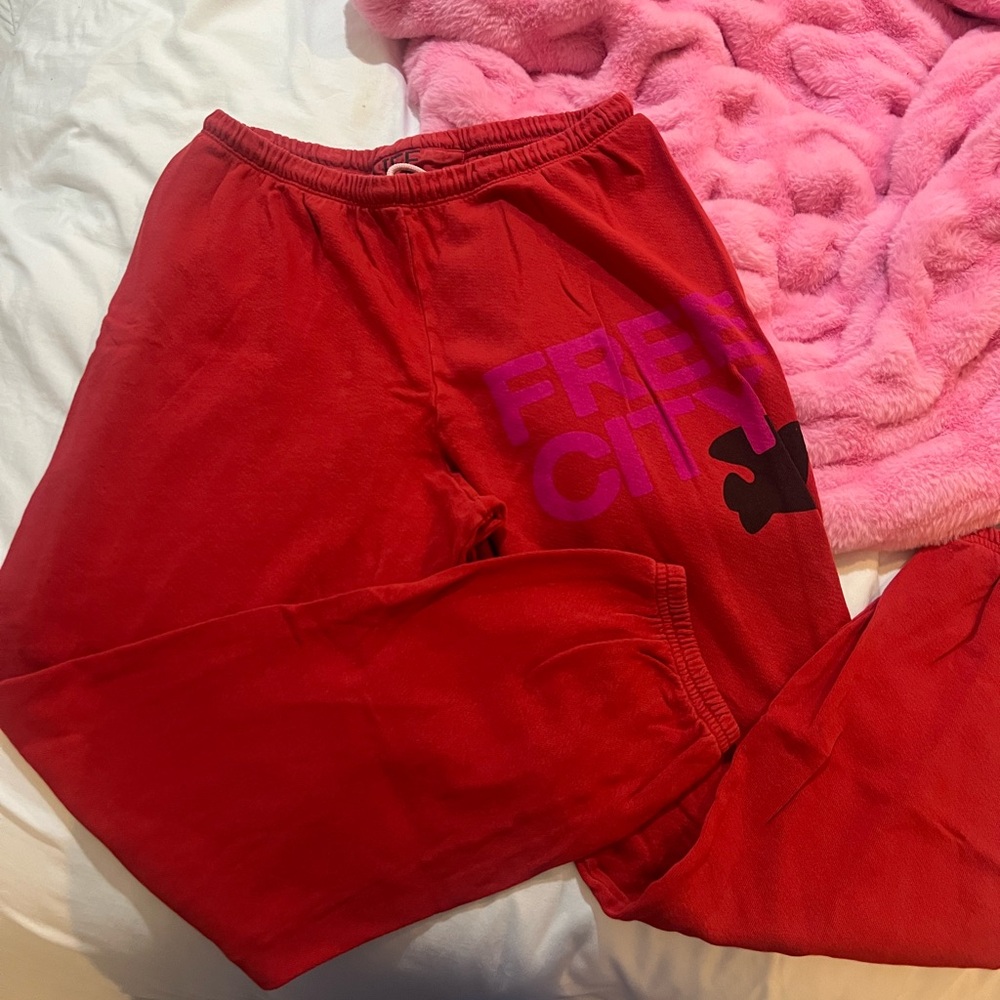 Free city sweatpants